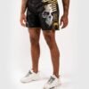 MMA Shorts Venum schwarz mit Totenkopf-Print auf der Hose